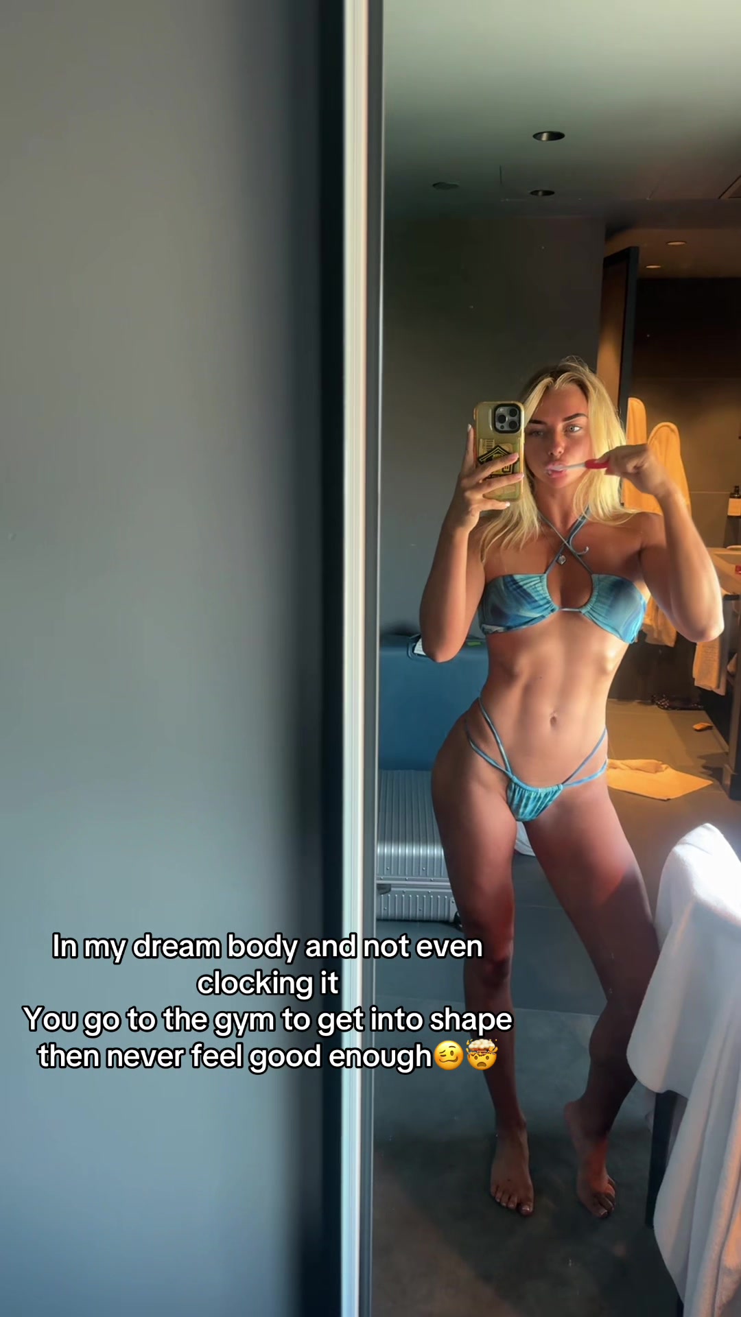 @chloehollyboyle