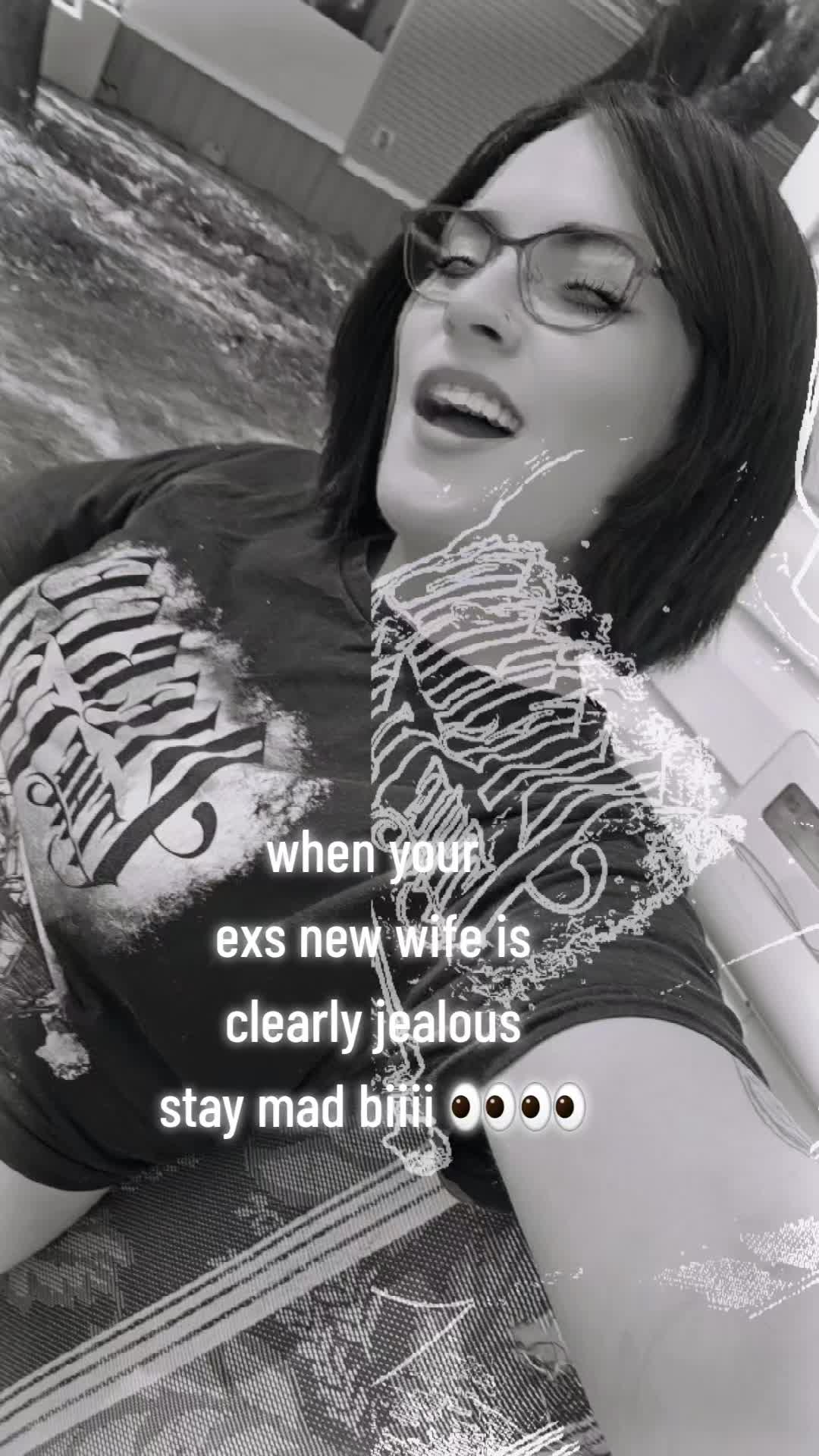 @Devine_Foxi
