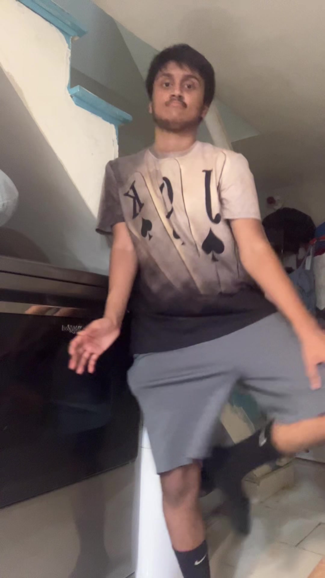 @𝕂𝕪𝕝𝕖 🍗🍜
