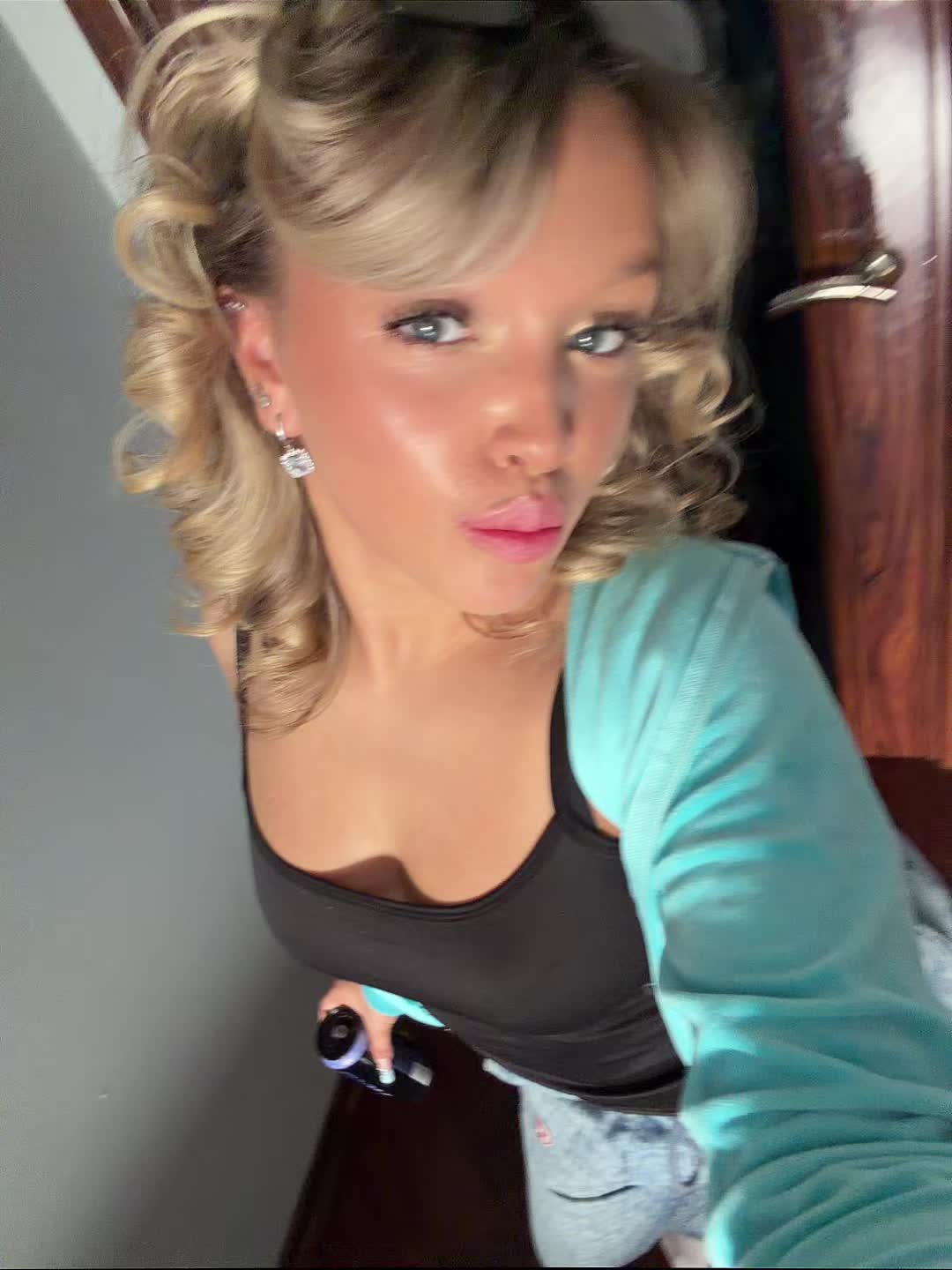 @a.lisaa