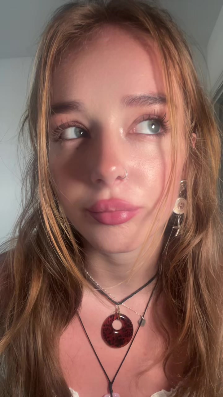@hollyiris7