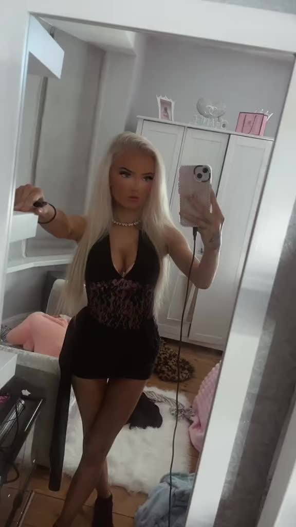 @Ellie - rose ๐