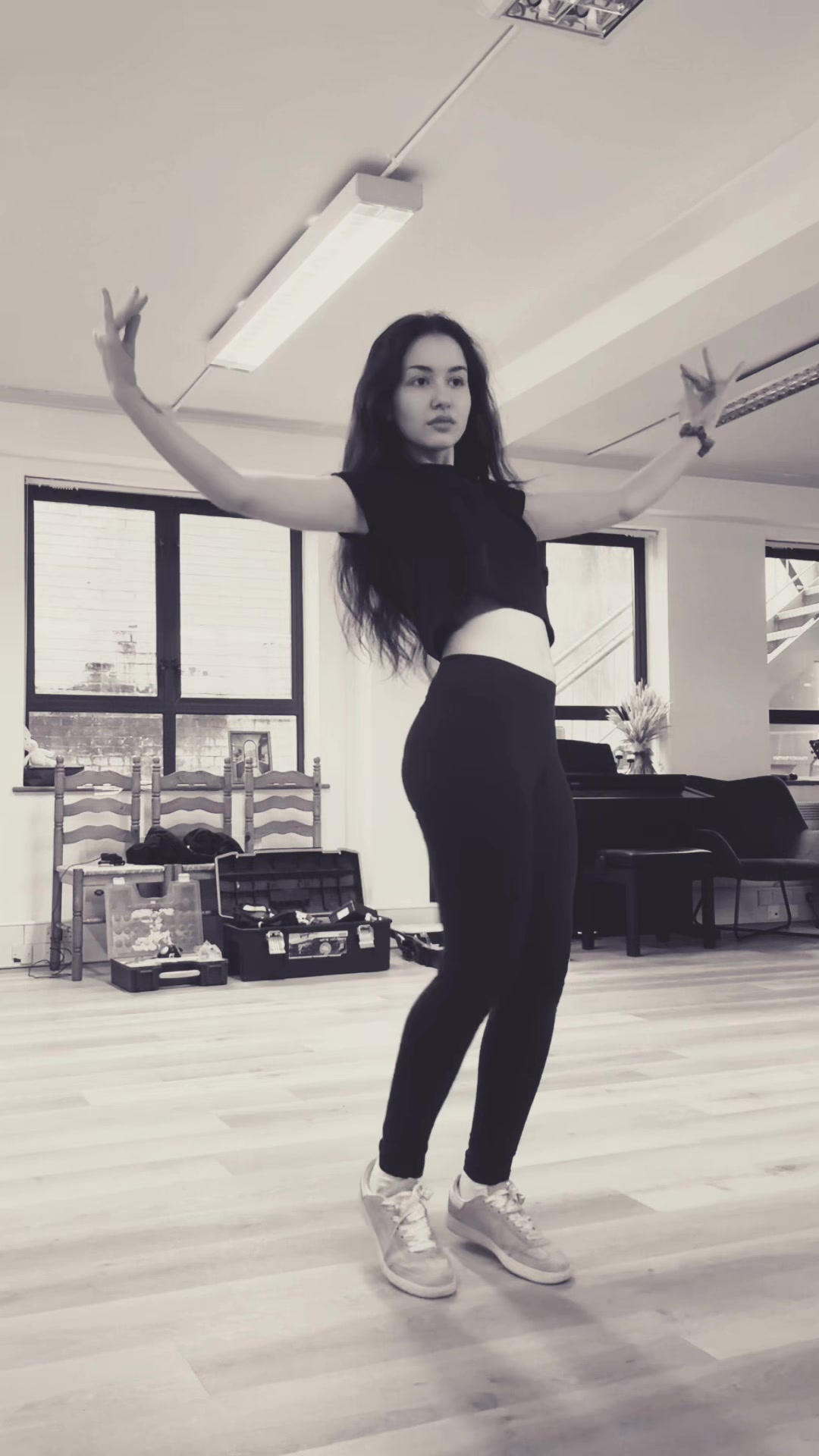 @lolabellydance