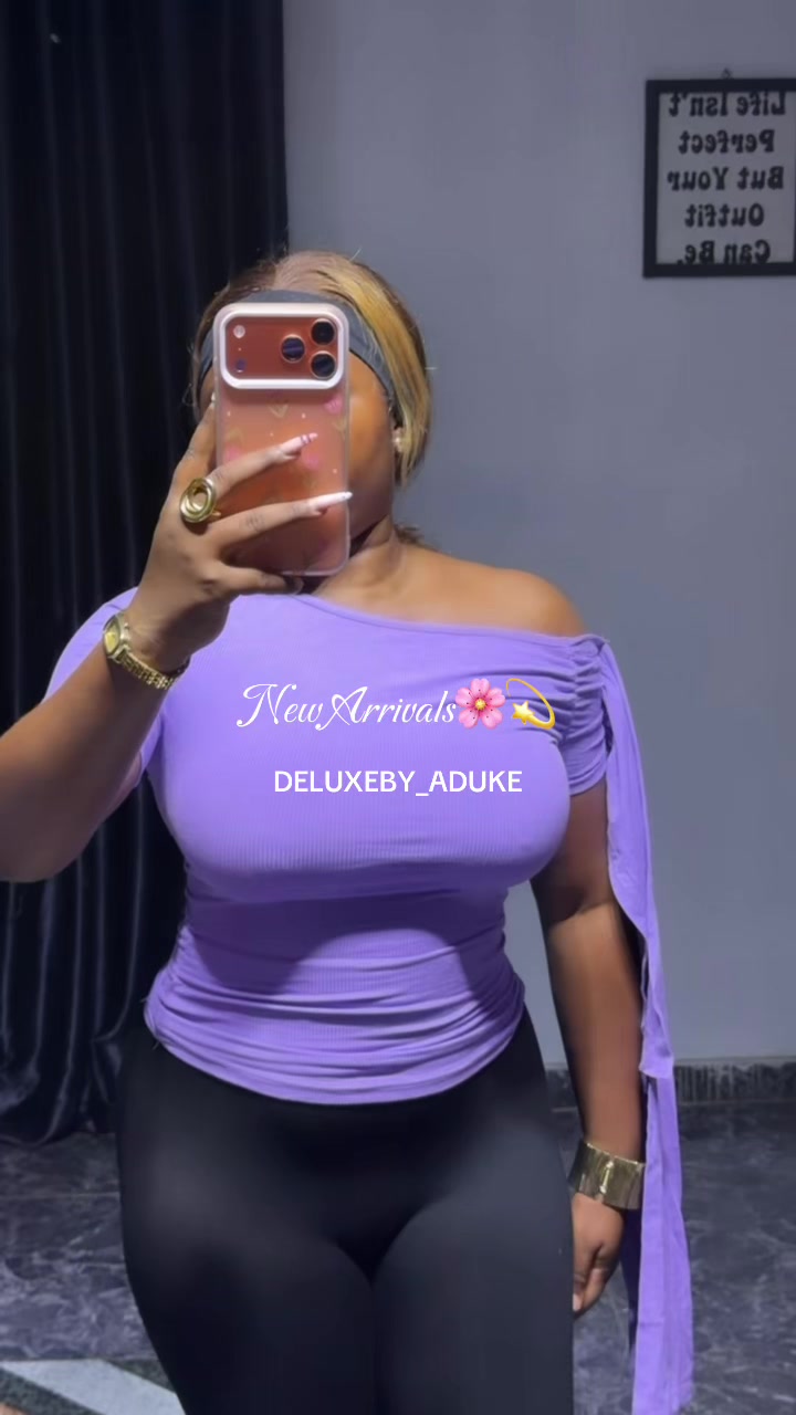 @Deluxebyaduke (CLOTHING STORE)