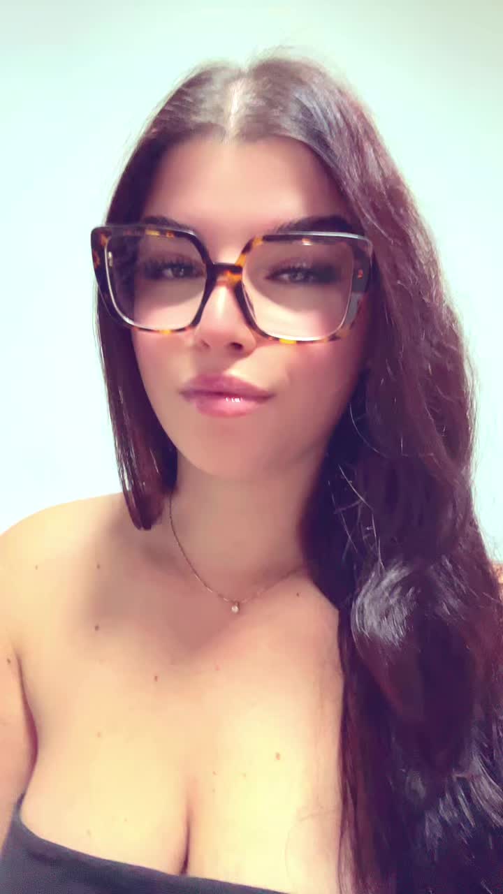 @_fefe_