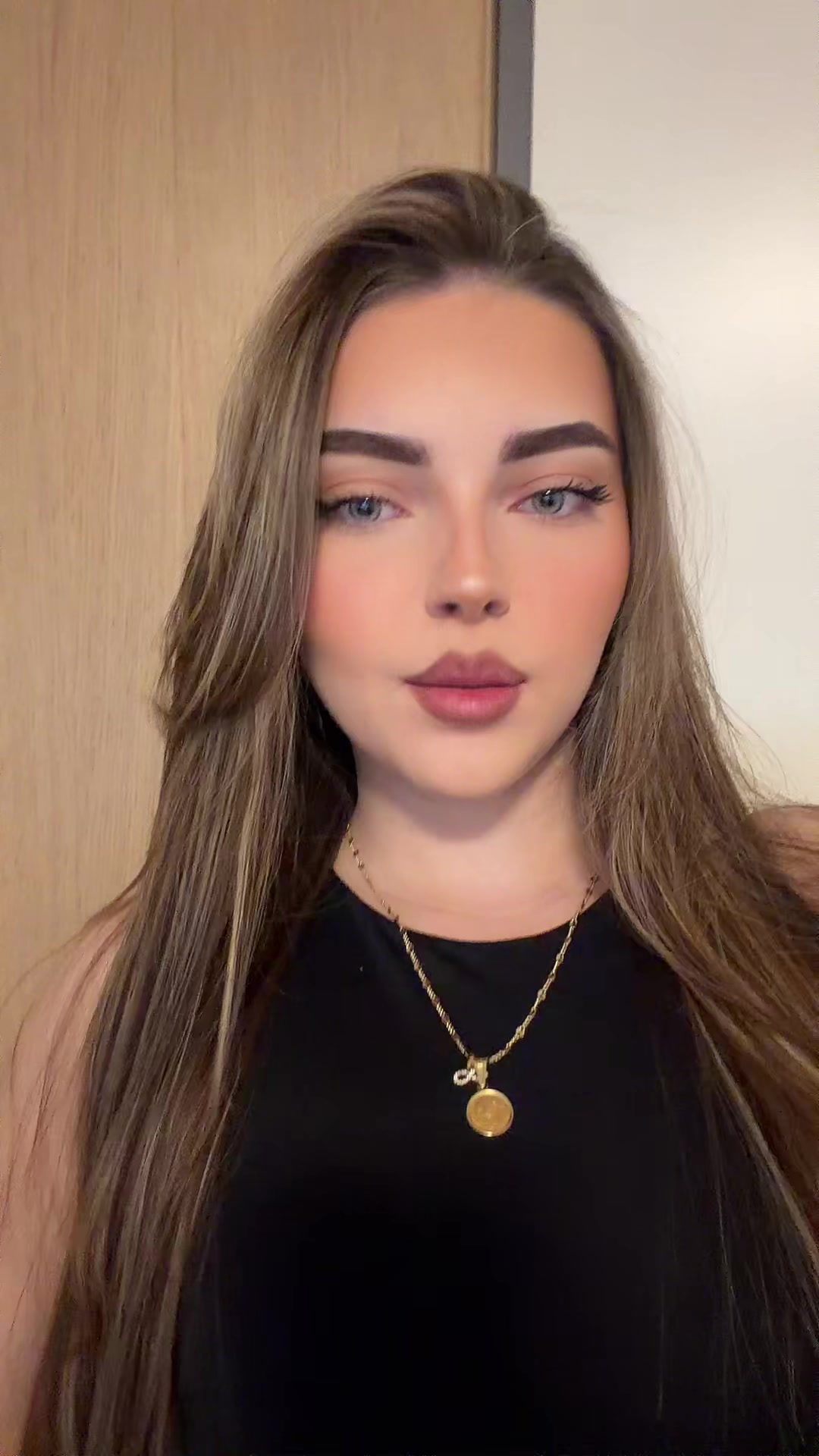 @Lona