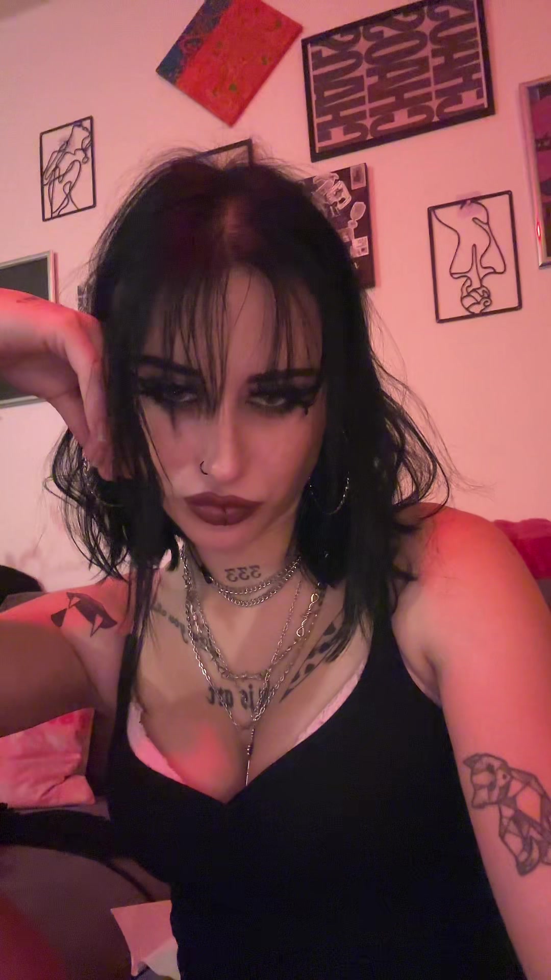 @🥀🕸️🩸she is art🦋⛓️🌱