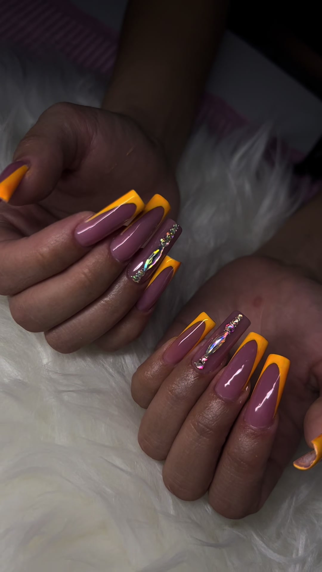 @Nails_vil&aacute;g