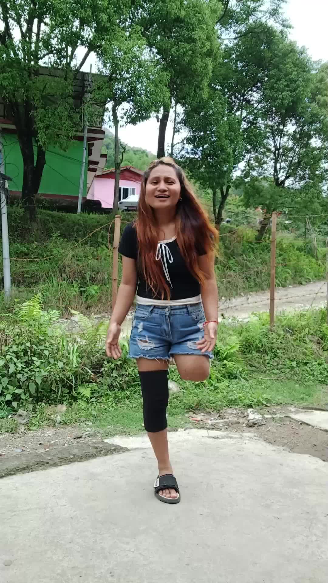 @one leg girl