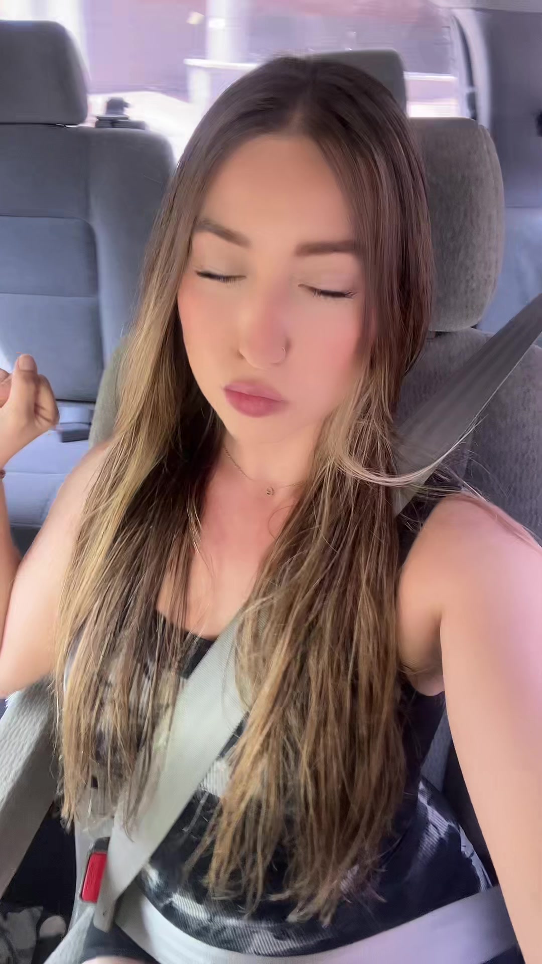 @albaacruuzz