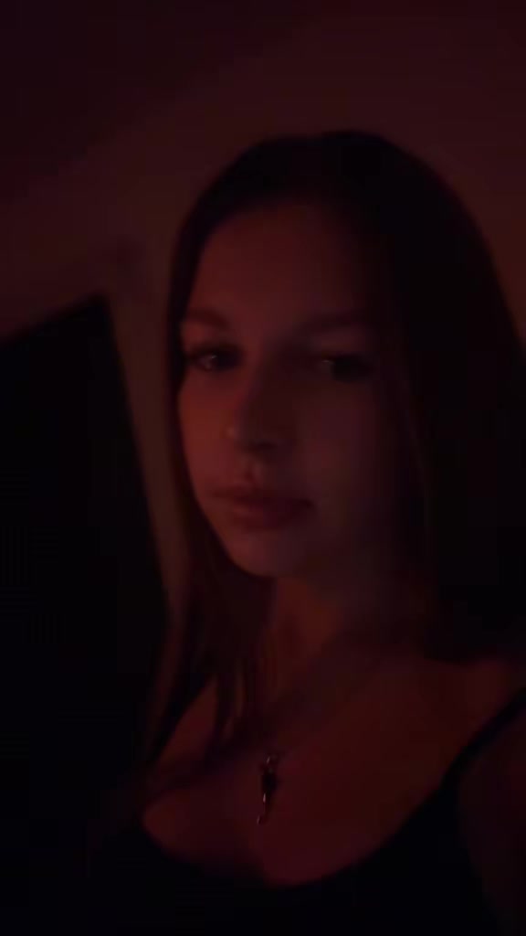 @ᵉᵛⁱᵉ💋