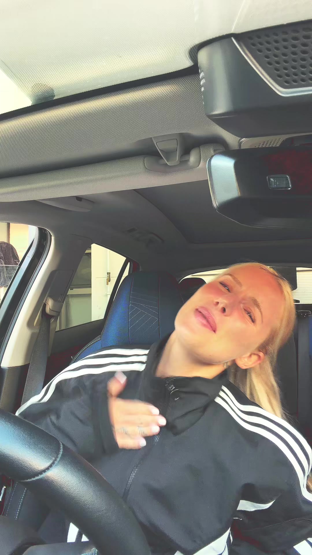 @LIA SIKORA