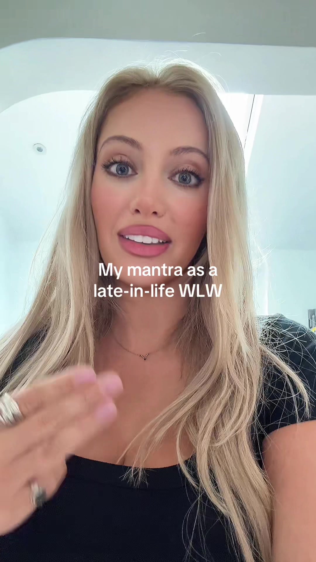 @Lisa J Evans sapphic author ⚢