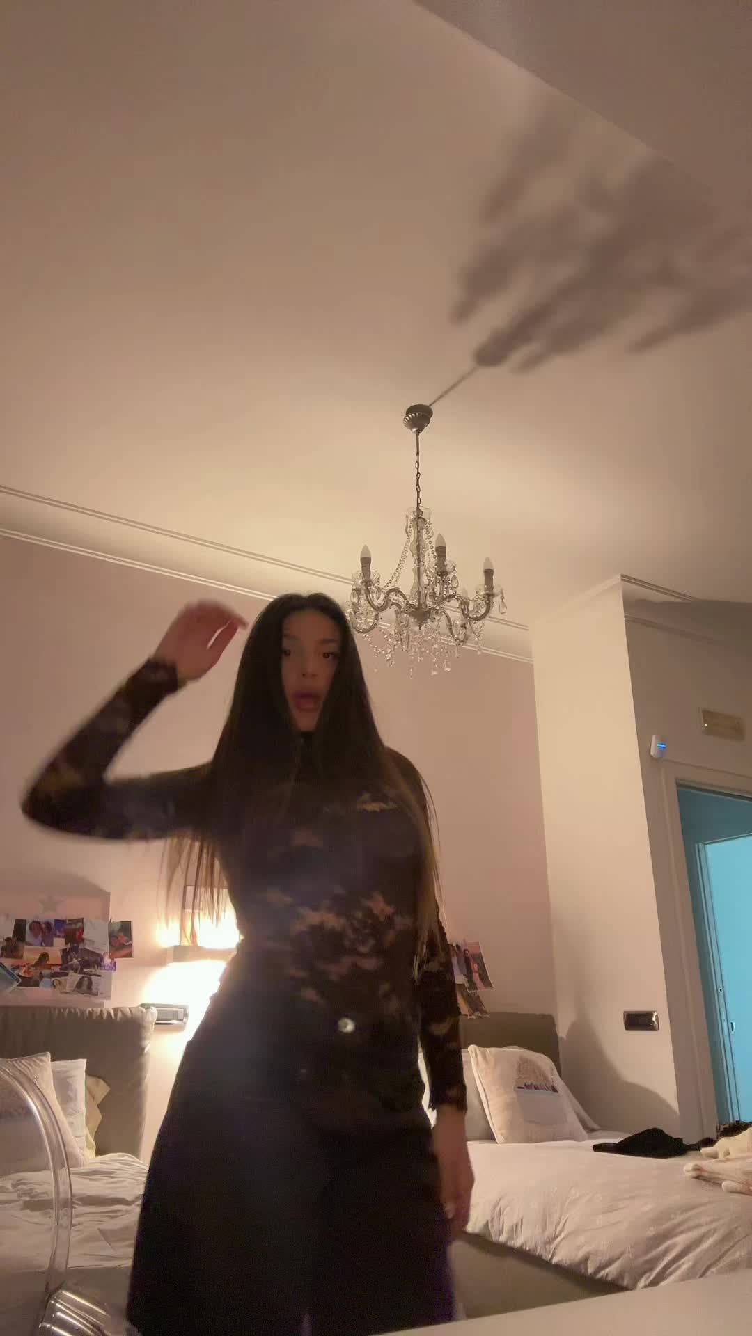 @kikkycuzzolino