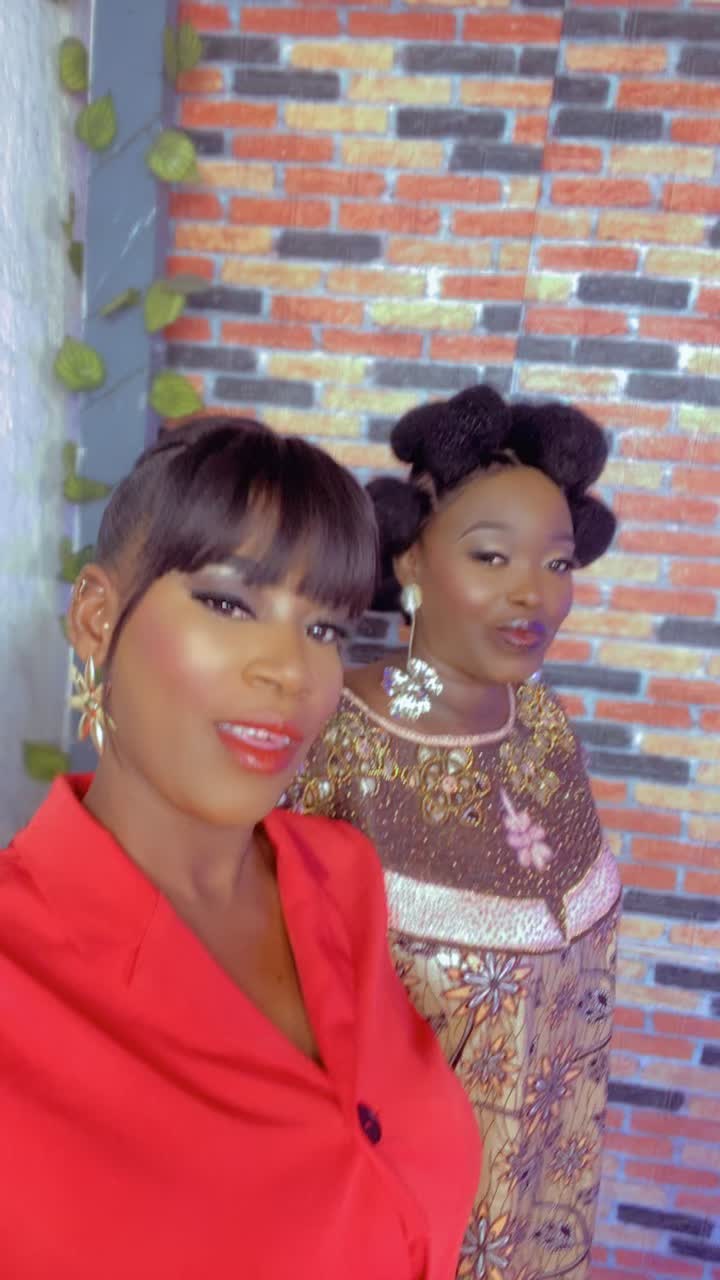 @Sarah Muzi la star