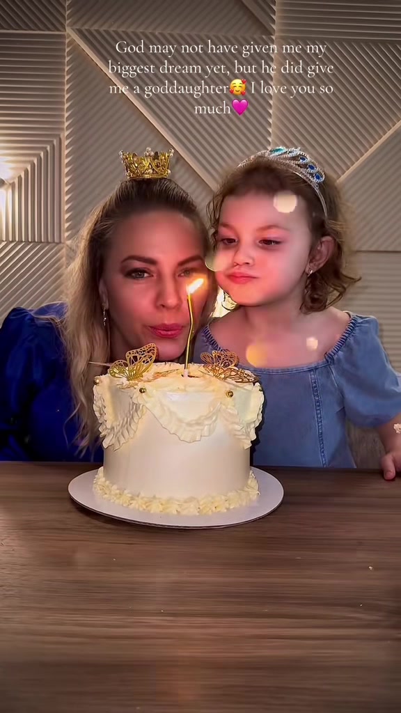 @Alexandra Mush&oacute;