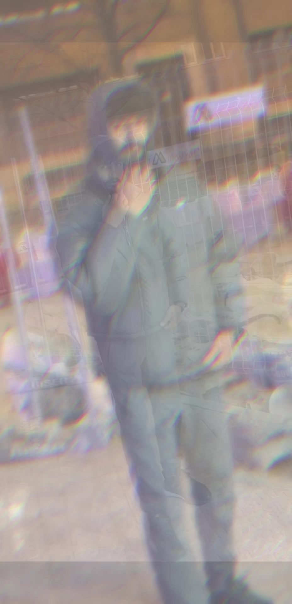 @•