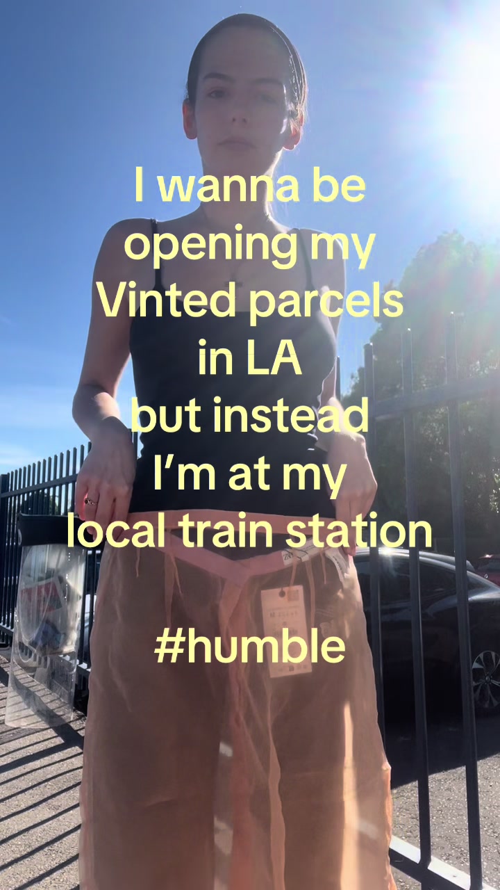 @Ella
