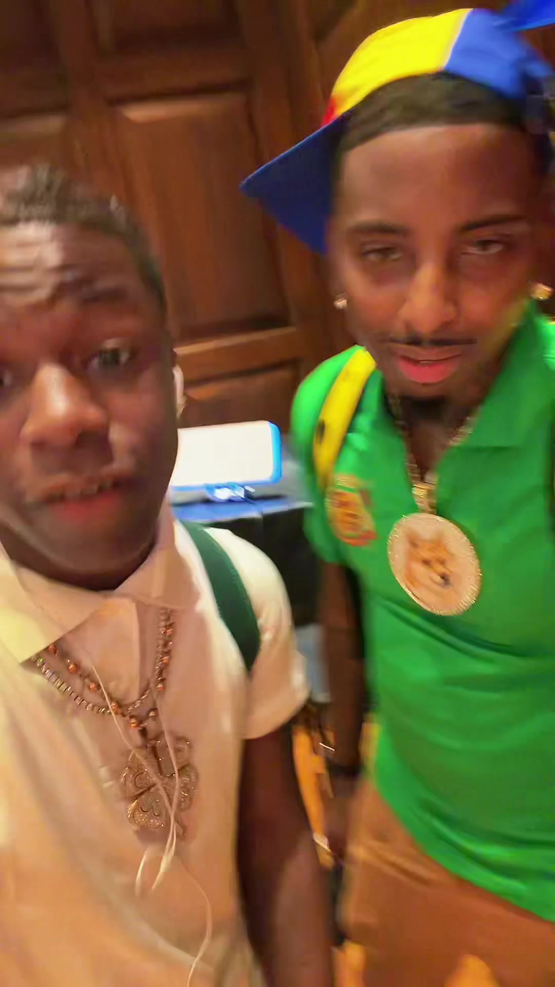 @2xRakai