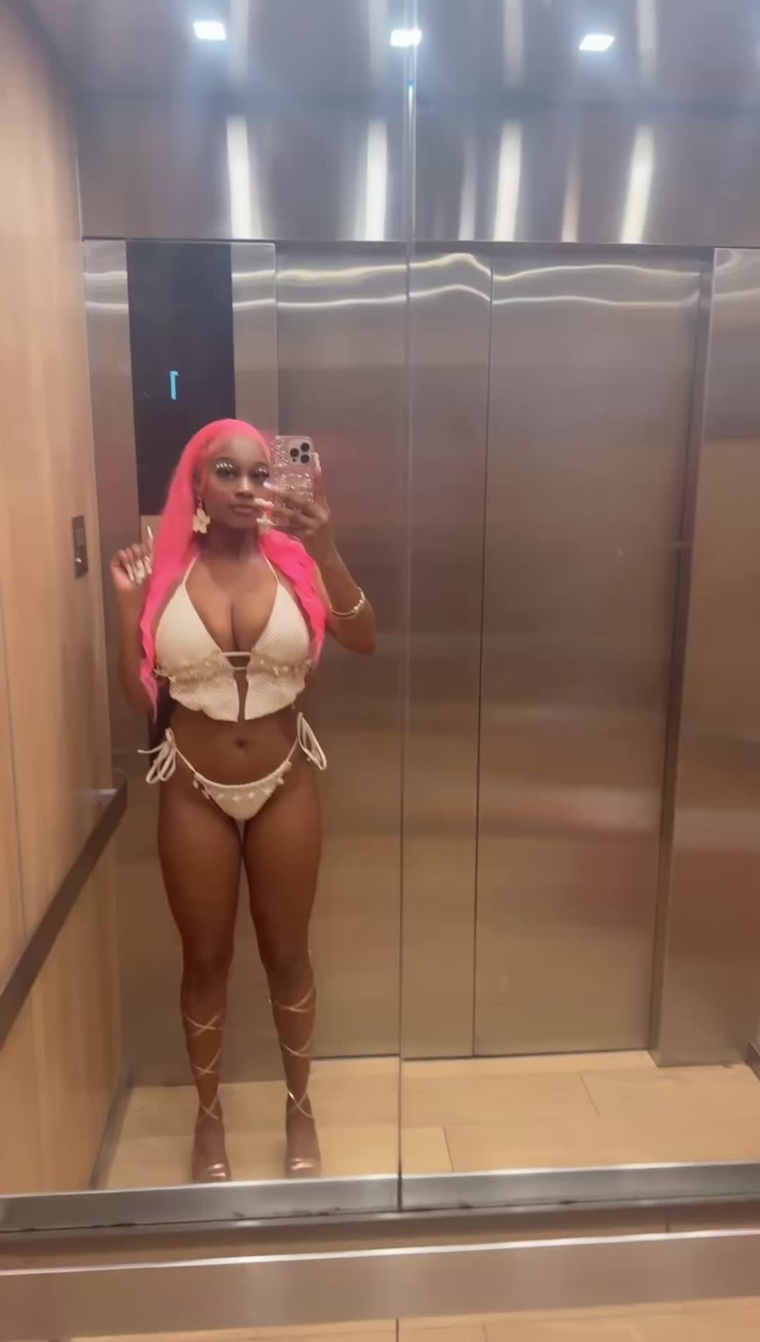 @Juliee