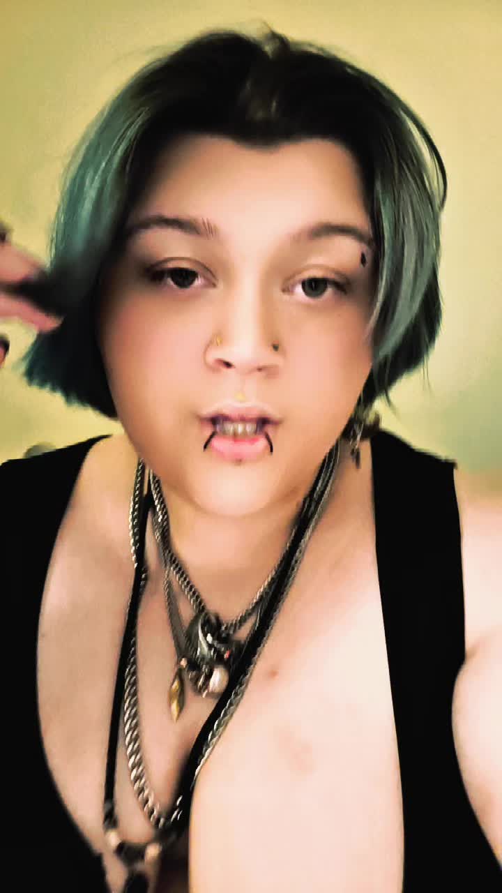 @damages_wifey