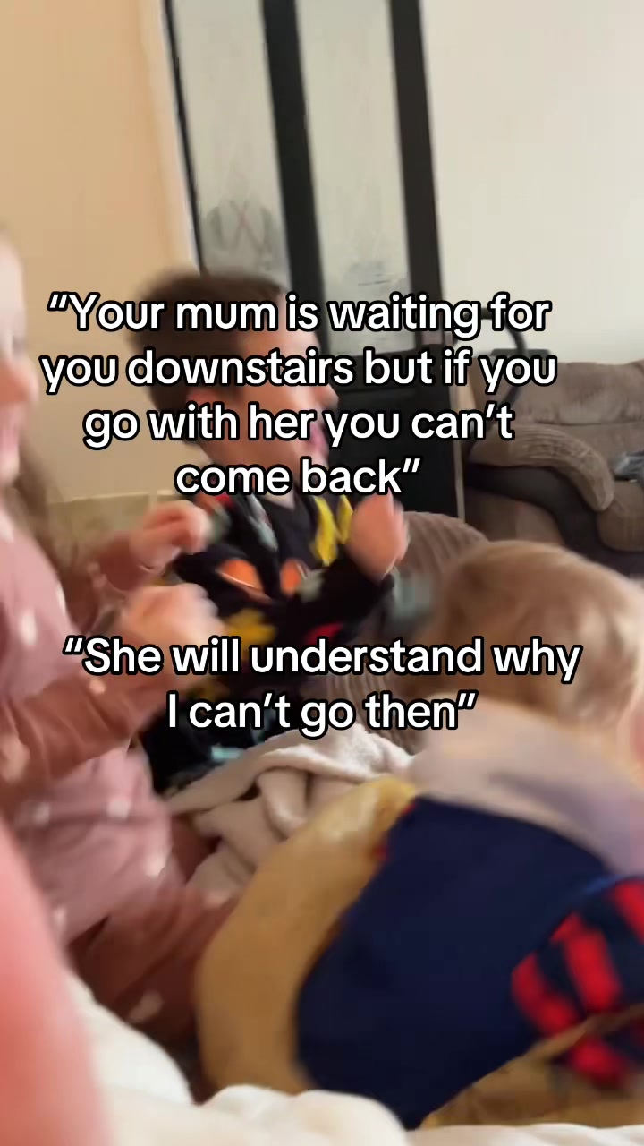 @holly_mumof3