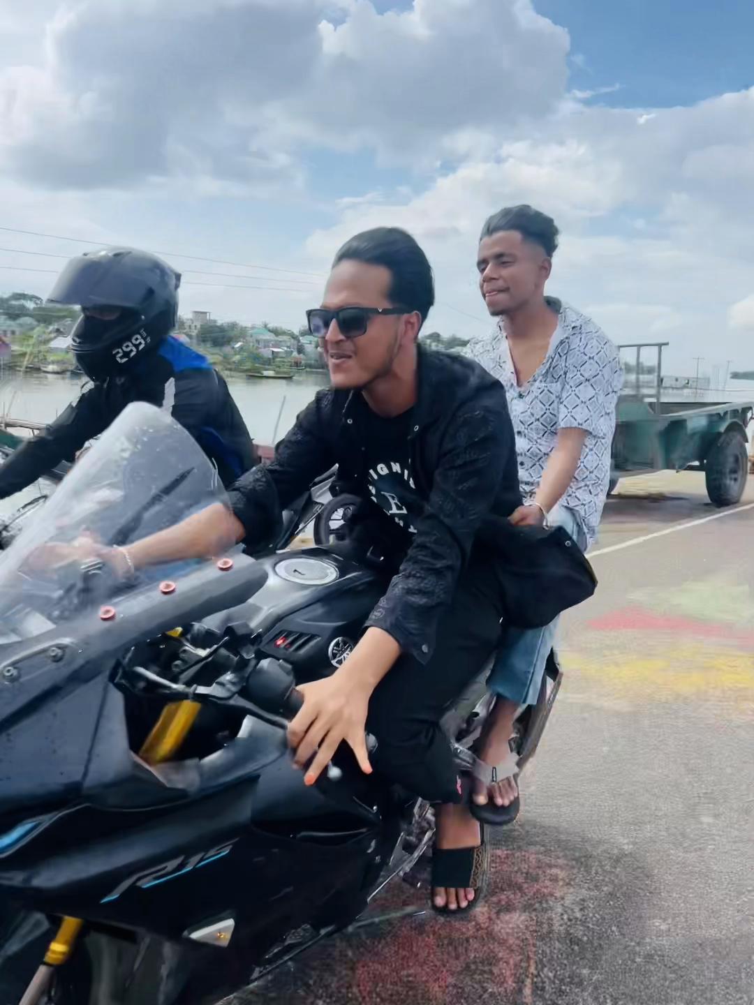 @Ri de R  FA HI M 🚀