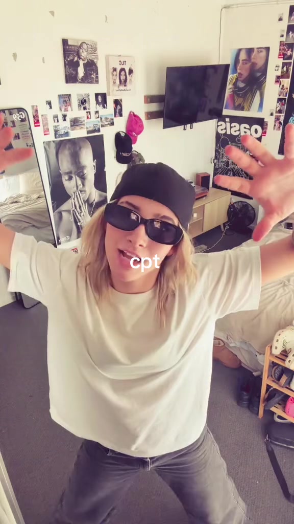 @chloe
