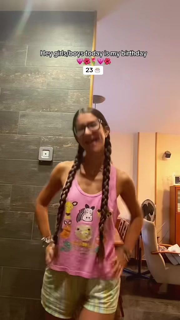 @sofiahoran🌷🌸🌺🍉🥝🪩💿🏠