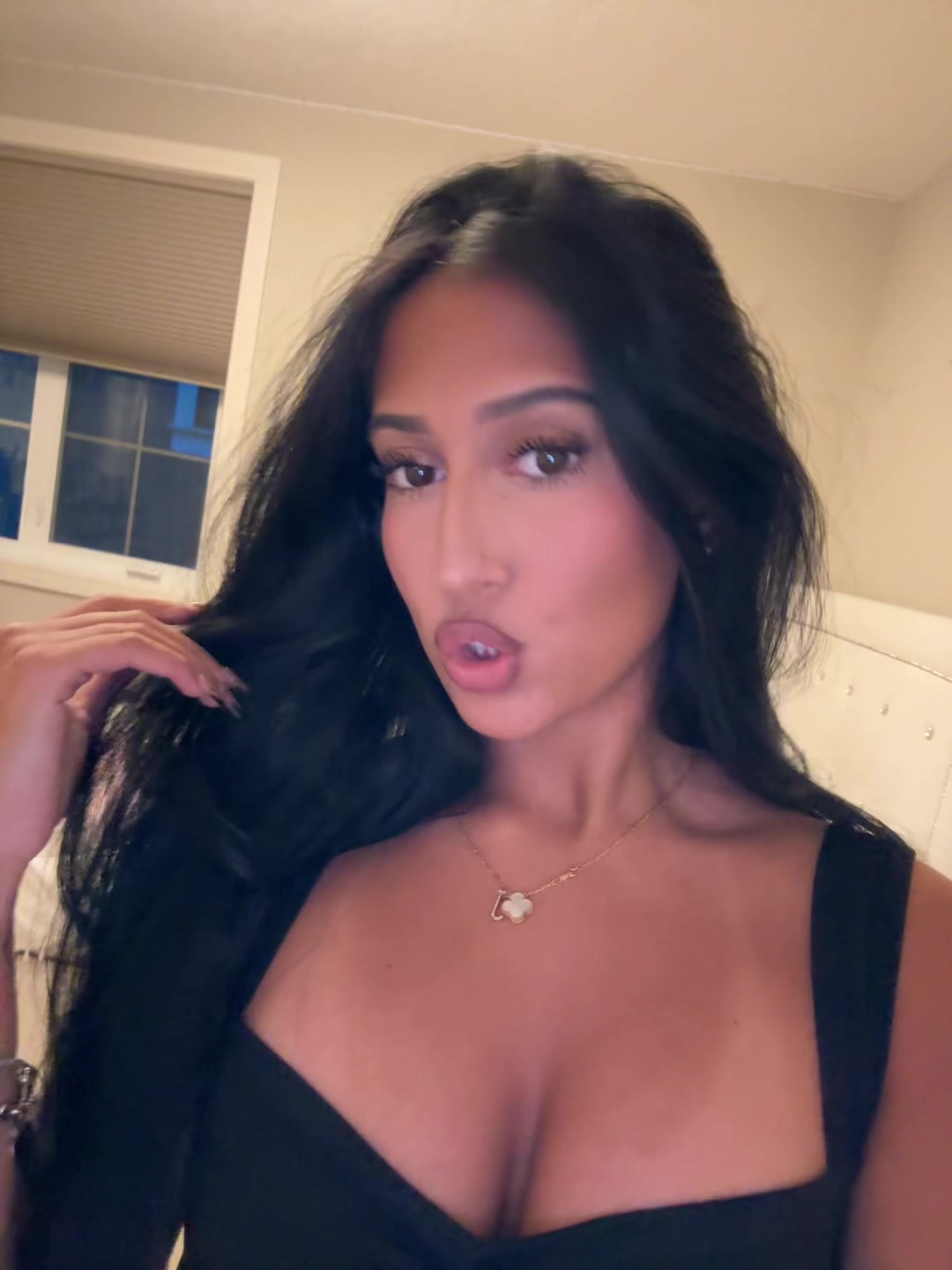 @𝒿.
