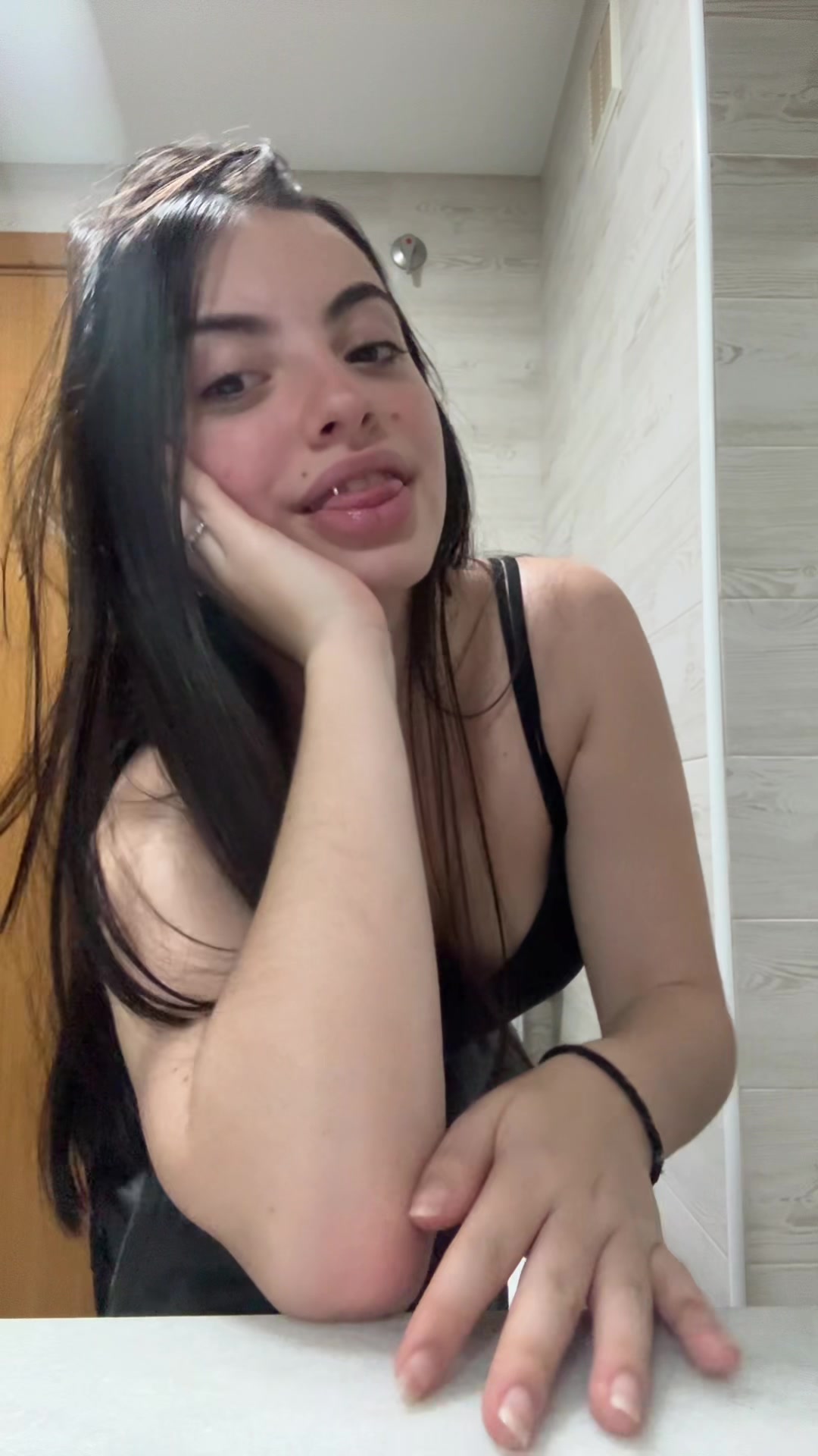 @danielaarosteguii