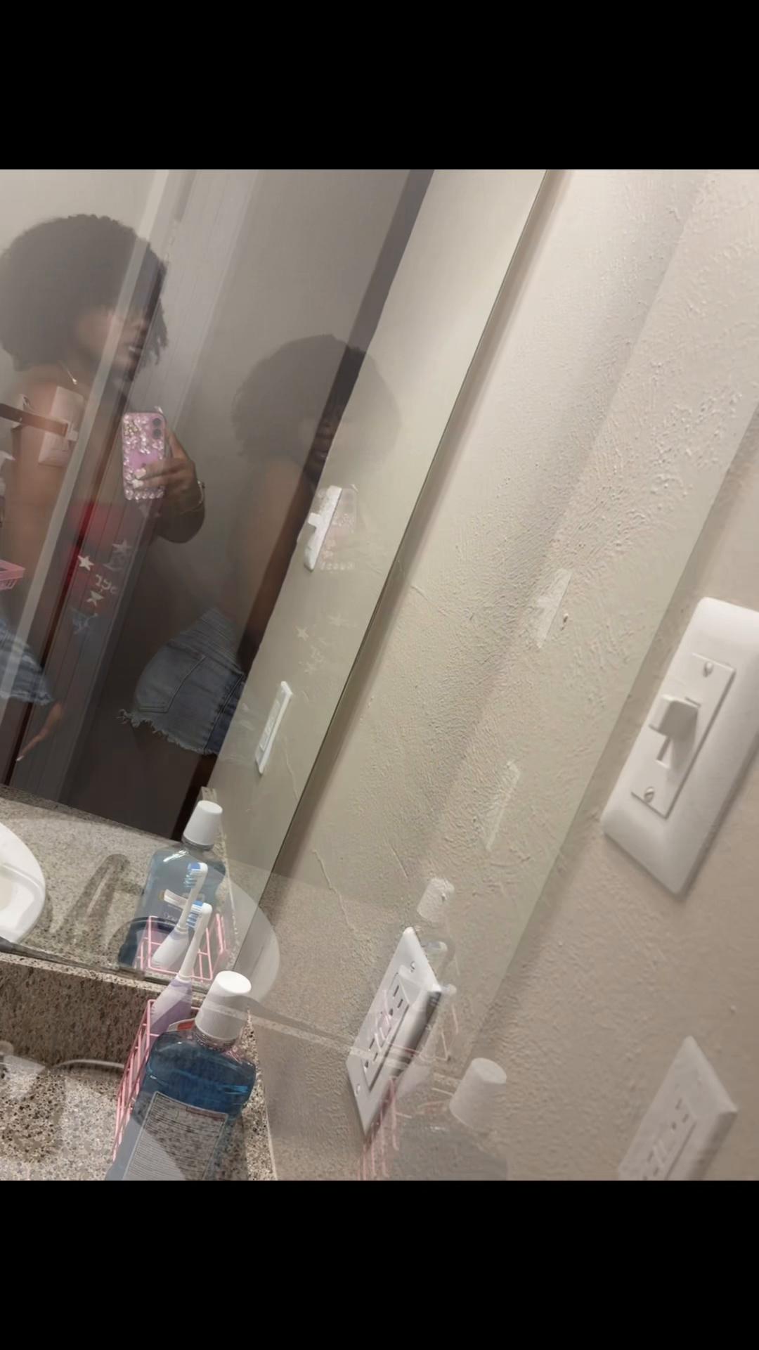 @nicoleee_