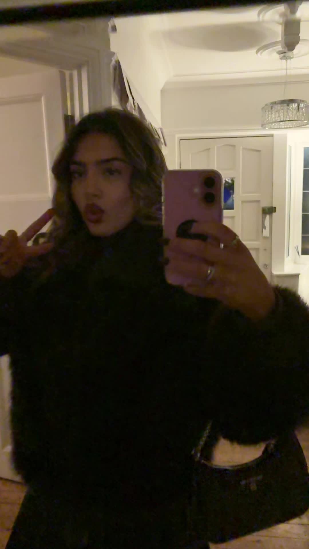 @isabella