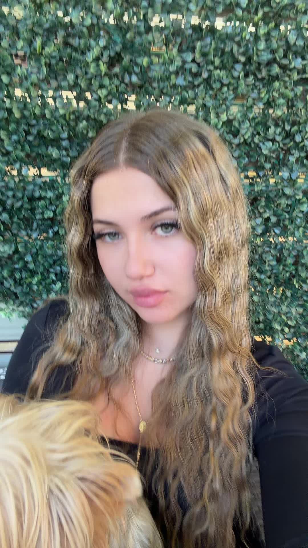 @👧🏼