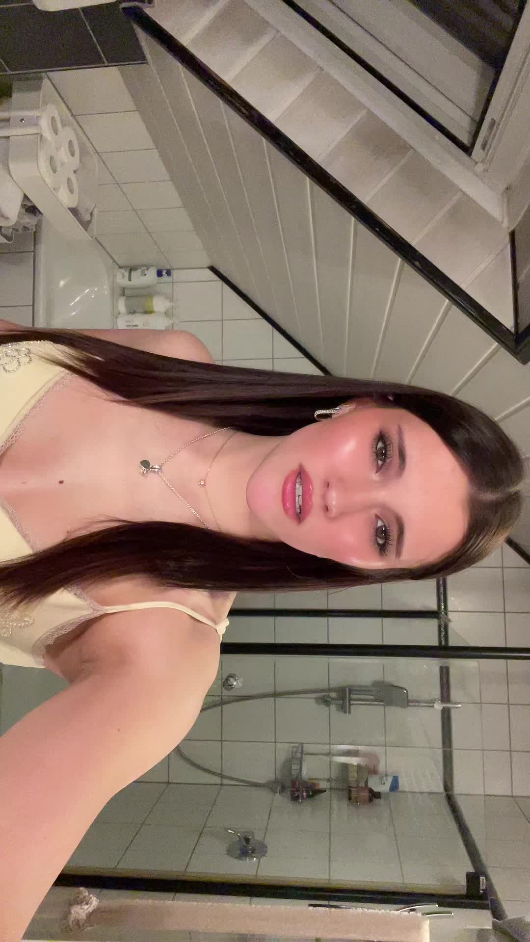 @mariella