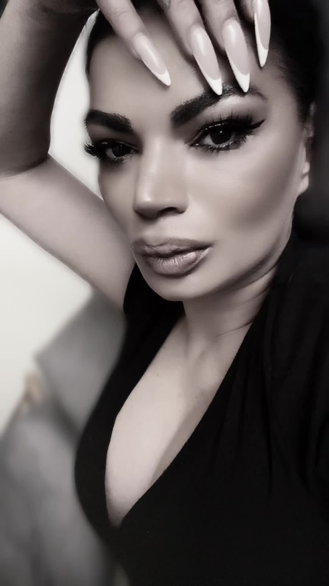 @BambinaHoney🐒