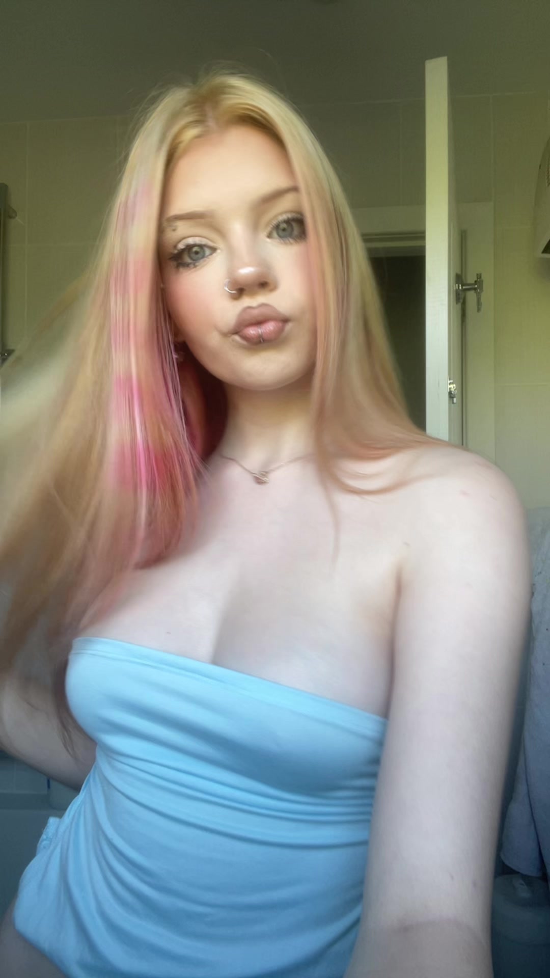 @_ellamary_
