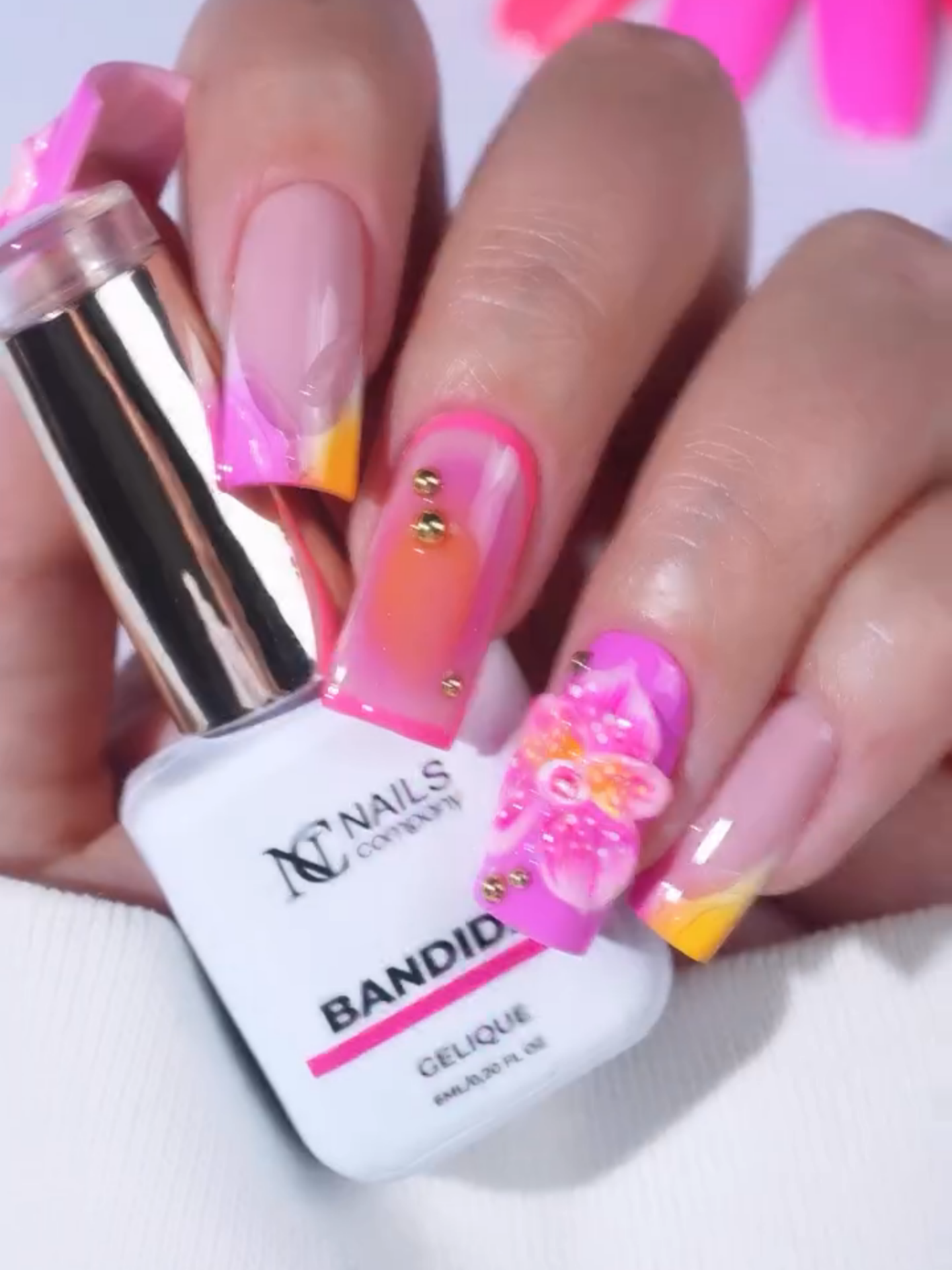 @Nails Company