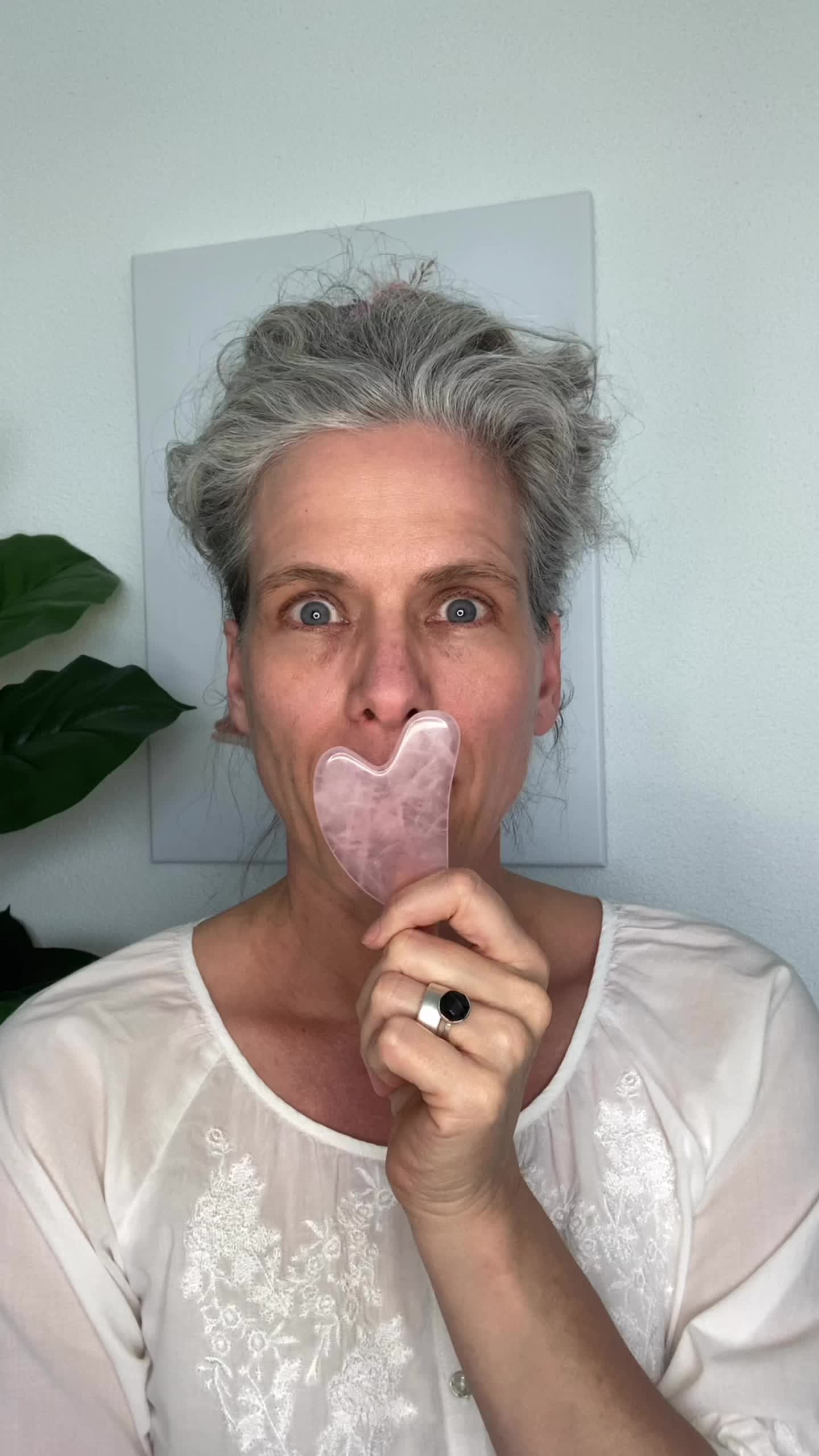 @ninaschennach_faceyoga