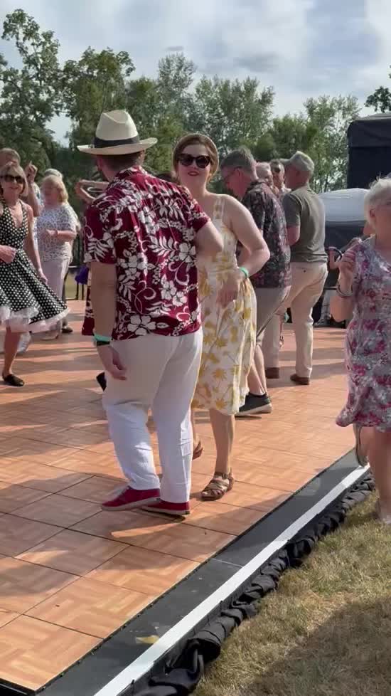 @dancing.chickens1