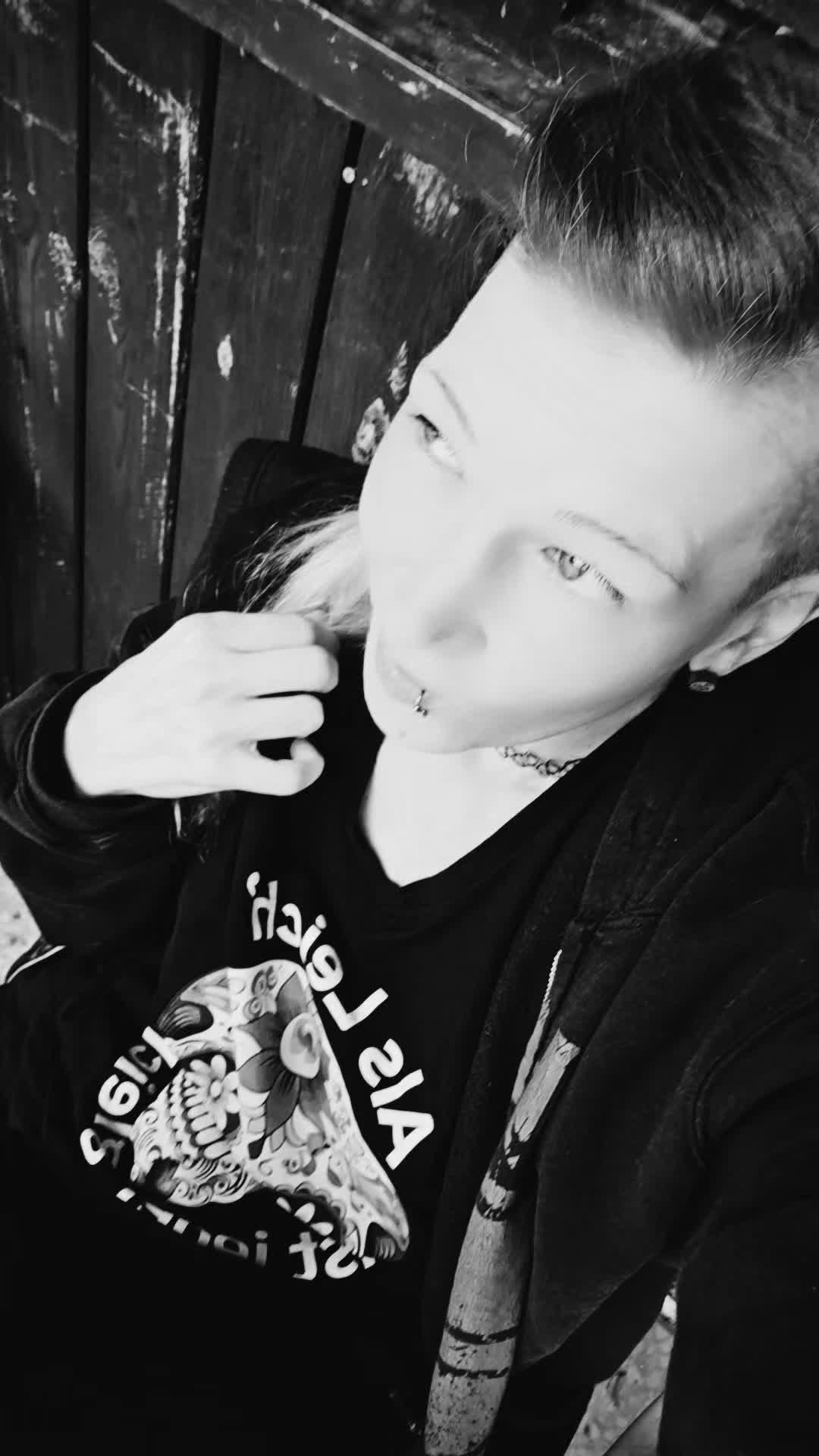 @BrOKen_Foxie