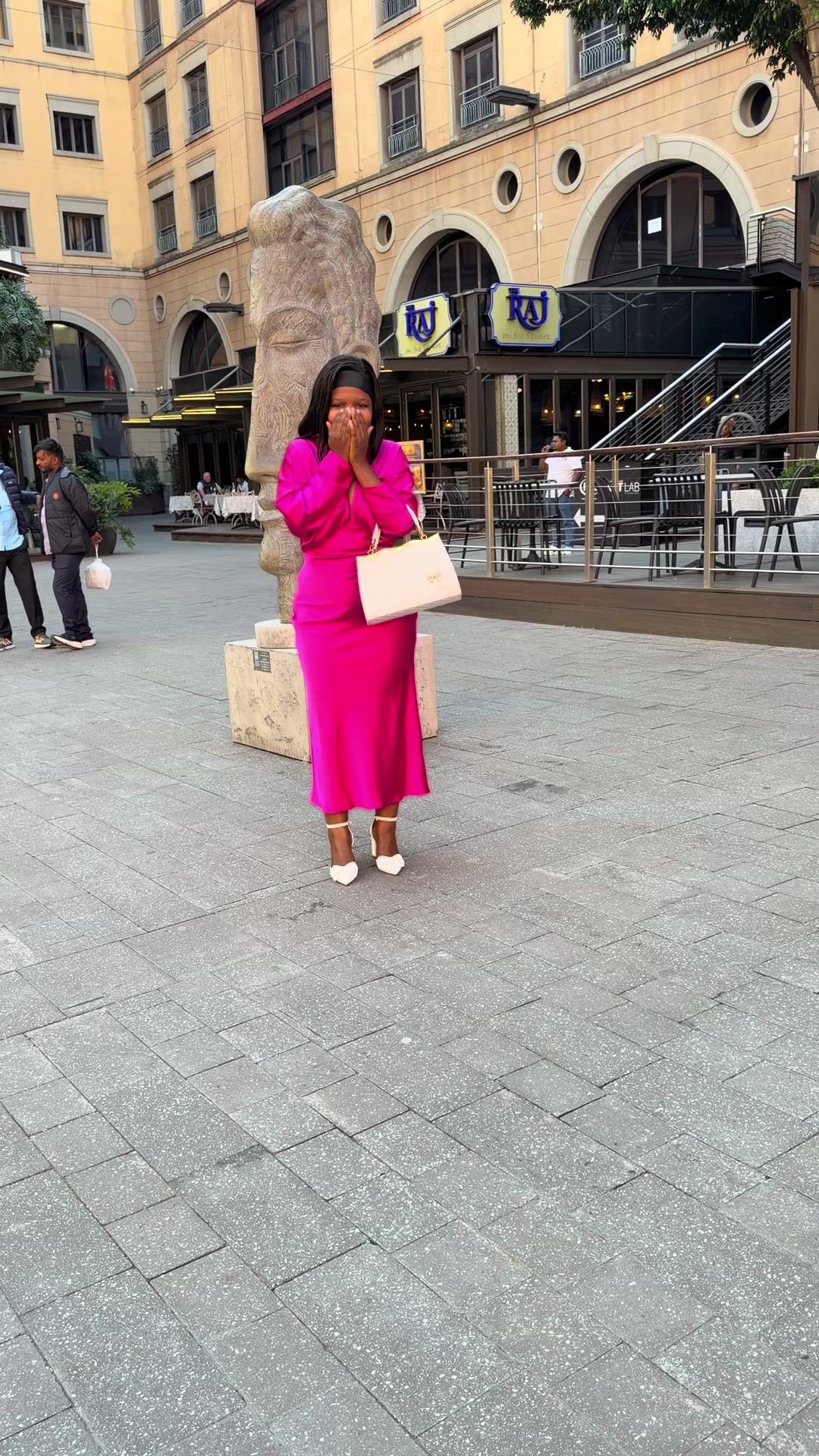 @lolasumbane1