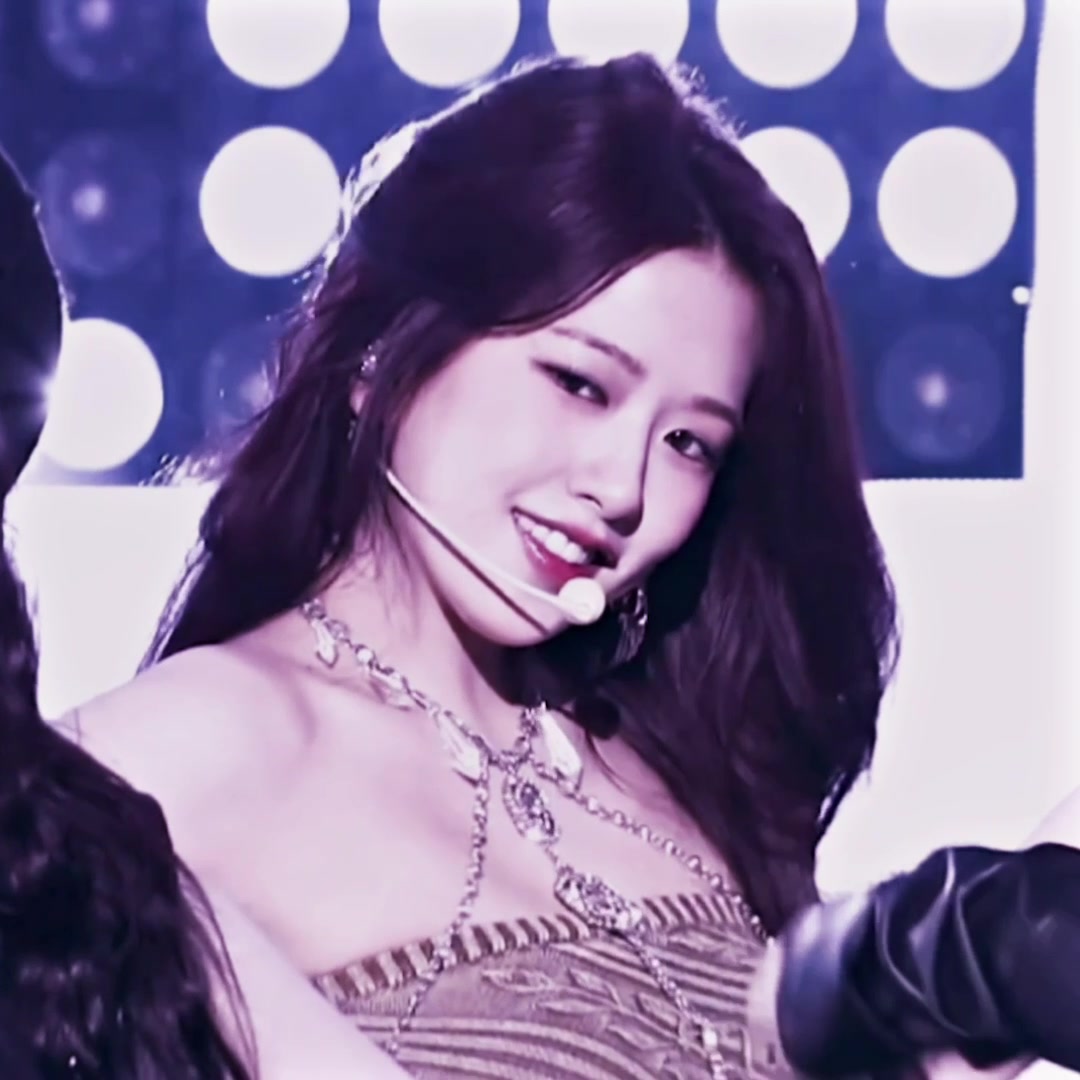 @vivi ❆。⋆❧