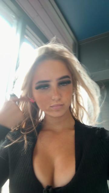 @Xo_lacey_ox25.