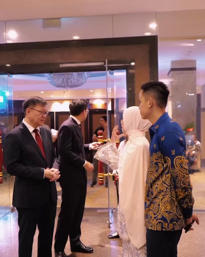 @AYOEK