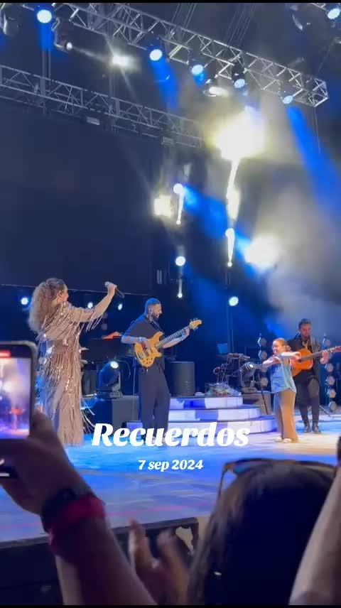 @ana cabello
