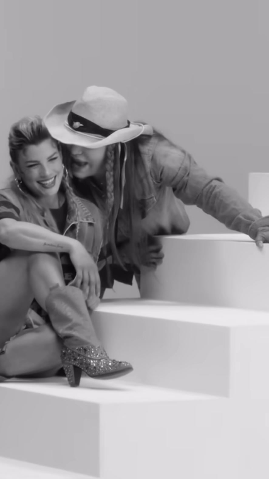 @Emma marrone (fans)✨