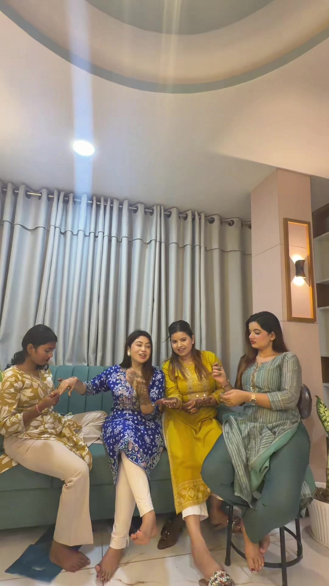 @ANUSHKA💫❤️😘