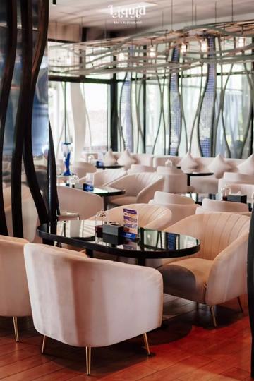 @Liquid Bar & Restaurant