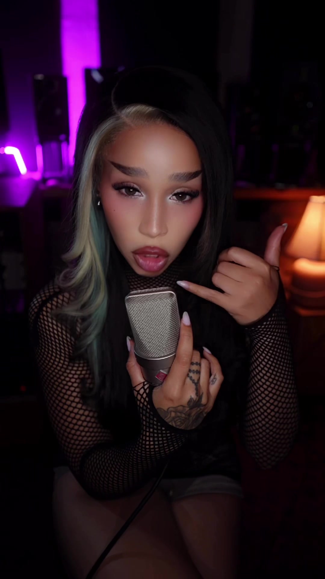 @itsnadiastone